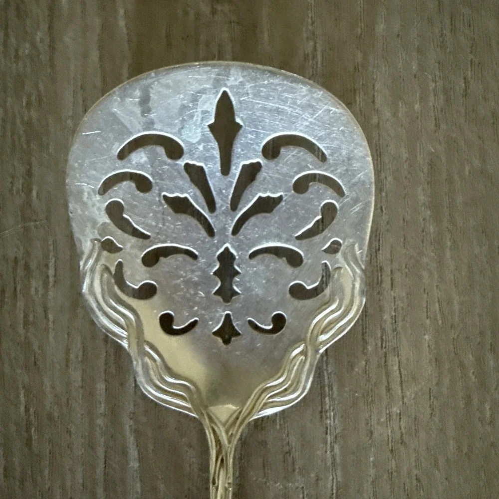Nenuphar‎ by American Plate Silverplate Tomato Server 8 1/4
